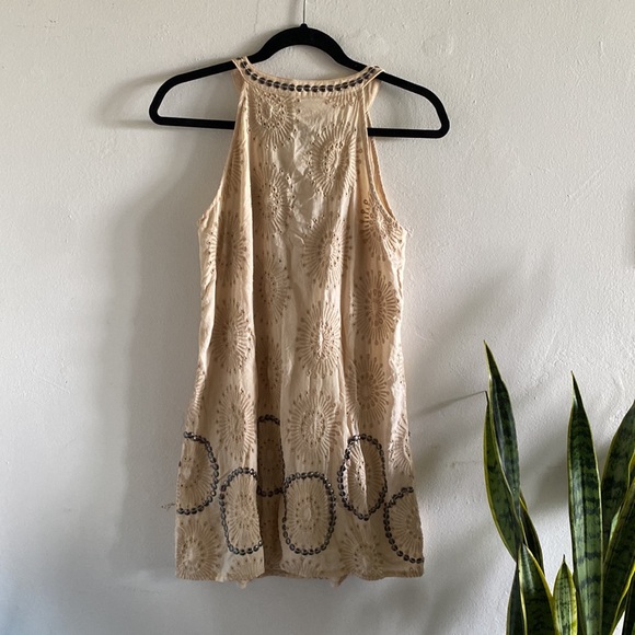 Beautifully detailed mini dress! - Picture 5 of 6